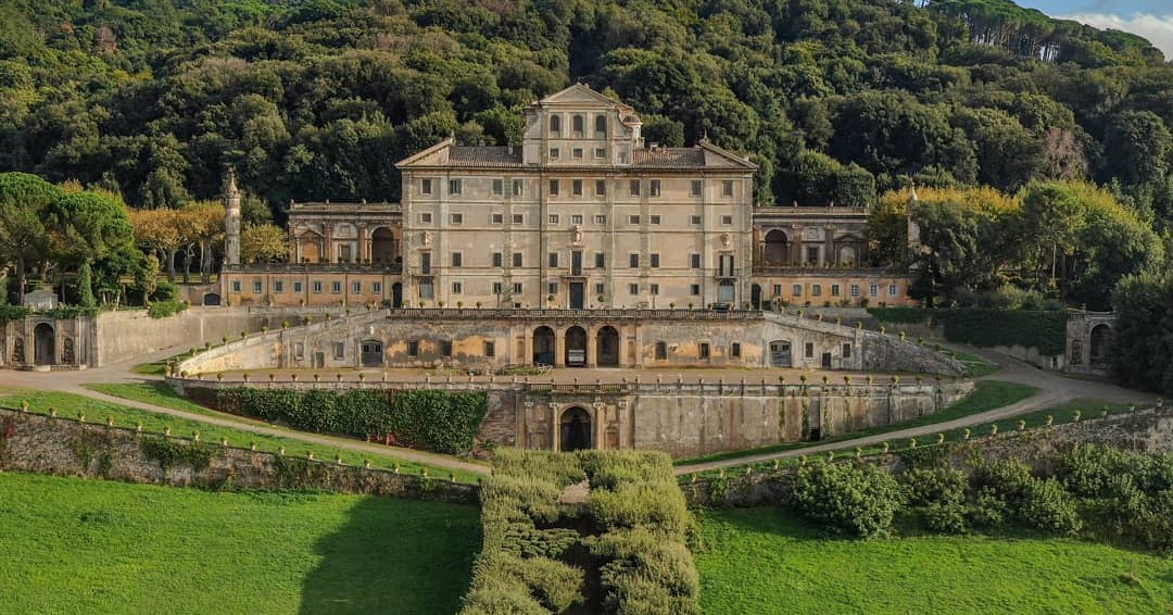 Turismo Roma on Twitter: "Una delle più belle ville del Cinquecento, Villa Aldobrandini, a Frascati. Edificata tra il 1598 e il 1602 su una collina che domina l'antico borgo, per la sua